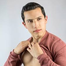 Manola tiene su primer pelea con Carolina por no saber pelar una piña 😂🔥  “Te pedí apoyo para la piña y dijiste 'yo no sé' pues hay que aprender mija  porque un