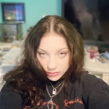 hi guys!! i'm olivia and i'm from oswego, new york !! i just got my  acceptance and i'm excited to say that i will be attending FIT for fashion  business management this