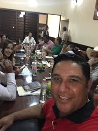 JOSÉ LUIS OCEGUEDA; SÍNDICO MUNICIPAL DE COMPOSTELA, CRITICA LA FOTO EN LA  QUE EL DR. POLO DOMÍNGUEZ COMPARTE SU GUSTO DE SALUDAR A GLORIA NÚÑEZ Y A  EL ALCALDE EN BAHÍA DE