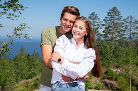 Check spelling or type a new query. Snart Premiere Disse Fire Parene Kappes Om A Vinne Sommerhytta Hytteavisen