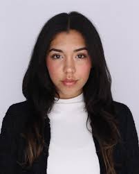 Happy Feature Friday⭐ ️Meet Leslie Diaz, a senior majoring in legal studies  with a minor in international business! Leslie has been building a strong  foundation at the intersection of business and law,