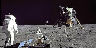 Neil armstrong betritt als erster mensch den mond. Thema 50 Jahre Mondlandung Nachrichten Und Informationen Im Uberblick