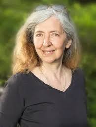 Leslie Cady's Instagram, Twitter & Facebook