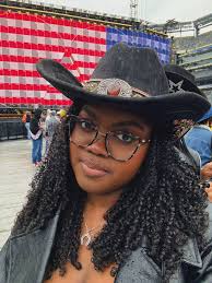 It's a real live boogie & a real life ho-down 🤠🪩 This was definitely a  night for the books 😭 Getting to see one of your biggest inspirations live  is SUCH a