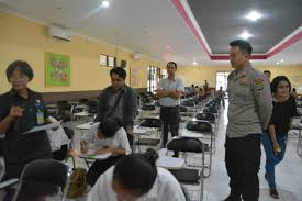 Inilah pembahasan selengkapnya mengenai contoh soal tes keswa tni ad. 51 Casis Polri Mengulang Tes Kesehatan Jiwa Di Spn Kupang Pena Timor