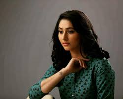 In the upcoming episode of bigg boss 14, rahul vaidya would present a ring to disha parmar and ask her to marry him. Disha Parmar Wiki Biography Pics Age Wallpaper Personal Profile Tv Serial Indian Hottie