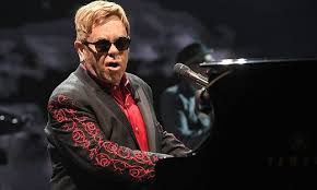 It's been a big few months for elton, who performed at prince harry and meghan markle's wedding earlier this year. Neuer Hit Elton John Singt Fur Meghan Und Harry Kleinezeitung At
