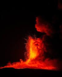 Strombolian activity increased again at etna's southeast crater at 23:34 utc on may 20, 2021, with the eruptive cloud moving in the se direction. File Etna 2021 Jpg Wikimedia Commons
