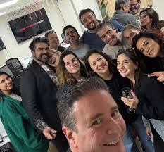 Celebrando la PREVIA del 18 con la linda familia de Radio @lametrocl 🇨🇱  🇨🇱 🇨🇱 Canción “Culpable o no” Cover de Luis Miguel del grupo  @loscuatro_vientos_