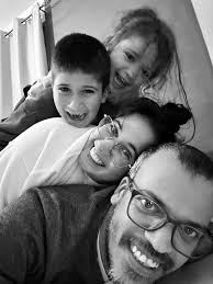 היי שקלנו לקנות מכונת כביסה בתקציב של לא יותר מ 2,000 שקלים, הציעו לנו שתי  חברות, הראשונה של זנוסי והשנייה טלסה מישהו מכיר ויכול להמליץ או לא להמליץ,  תודה מראש