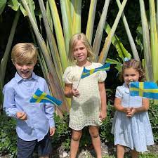 Prinzessin madeleine veröffentlichte ein foto von sich und ihren kindern leonore, nicolas und adrienne. Schon So Gross Prinzessin Madeleine Postet Susses Foto Ihrer Kinder