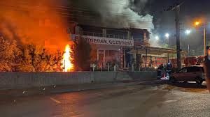 Konya'da matbaacılar sitesi'nde bulunan bir fabrikada yangın çıktı. Konya Da Kapali Restoranda Patlama Son Dakika Haberleri