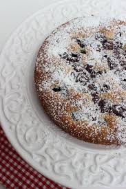 Zutaten (26 cm durchmesser) 175 g zimmerwarme butter 150 g zucker 200 g mehl 25 g speisestärke 3 eier 100 g schokoblättchen. Gruensteinkitchen Kirschli Kuchen