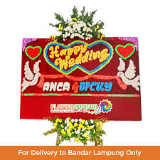 Satu lebah hinggap di satu bunga. Papan Bunga Pernikahan Model Terbaru Harga Murah