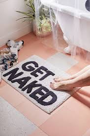 Melde dich jetzt zum newsletter an und du bekommst. Badematte Get Naked In Schwarz Weiss Urban Outfitters De