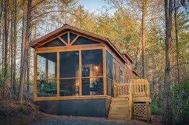 State park cabins sleep from three to eight persons and are equipped with wooden sleeping platforms, a table, chairs or benches, and a nearby latrine. Green River Log Cabins Builds Custom Park Models In 3 Weeks Tiny House Blog
