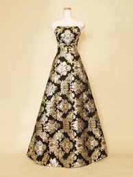 オペラの衣装にも最適な豪華絢爛なゴールドブラックの刺繍ロングドレス｜ドレスルームアミ