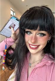 Lara Roy's Instagram, Twitter & Facebook