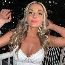 Aida Padua's Instagram, Twitter & Facebook