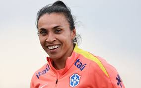 Confira coletiva de Arthur Elias e Marta