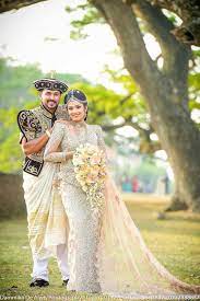 Pin By Hiru Bagiya On Bridal Sarees Indian Wedding Dress Modern Bridal Dress Design Bridesmaid Saree