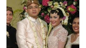 Akhirnya terbukti, lulu tobing resmi dinikahi cucu raja kapal dalam foto itu, lulu mengenakan dannyrukmana #lulutobing #gosiphariini lulu tobing posting ini saat mantan suami resmi nikah. Lulu Tobing Menikah Intip 4 Fakta Lika Liku Perjalanan Cintanya Hot Liputan6 Com