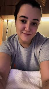 A bacteria comendo minha amigdala viva e eu comendo tudo do restaurant...