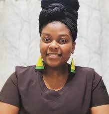 Gina Bragg's Instagram, Twitter & Facebook