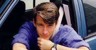 Anderson cooper went to school in manhattan and graduated from yale with a degree in political science in 1989. Does Anderson Cooper Have Albinism His Original Hair Color Isn T White