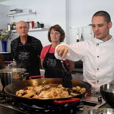 Somos una escuela de cocina que pretende enseñar los valores que aporta cocinar. Donde Ir A Clases Y Talleres De Cocina En Sevilla