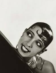 In 1925, josephine baker took paris, france by storm, appearing on stage in la revue negre wearing nothing but a skirt of artificial bananas in danse sauvage. Josephine Baker Pocketmags Com