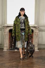 Sankuanz continues to focus on feminine strength in its new collection 