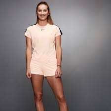 Marketa vondrousova is a czech professional tennis player. Sympatacka Jez Nahradi Kvitovou Kdo Je Vondrousova Ktera Vali V Indian Wells Expres Cz