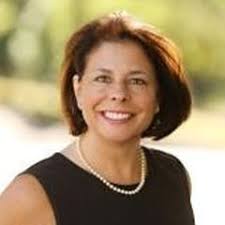 Lynne Houle's Instagram, Twitter & Facebook