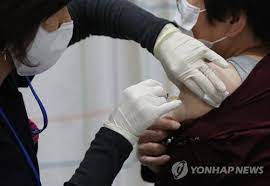 65~74세 어르신 코로나19 백신 접종 첫날인 27일 기자 부부(50대)도 잔여백신을 접종했다. ê²½ë¶ ì•ˆë™ì„œë„ 70ëŒ€ ë…ê°ë°±ì‹  ì 'ì¢…í›„ ì‚¬ë§ ì „êµ­ ì´10ëª… ë³´ê³  ì—°í•©ë‰´ìŠ¤