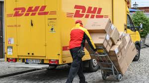 Dhl express is the global market leader in the international express courier business. Postzusteller Erwarten Starkstes Weihnachtsgeschaft Aller Zeiten Br24