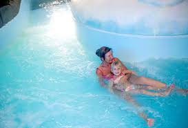 Het waterpark ligt op hetzelfde domein waar zich ook het attractiepark plopsaland de panne en het plopsa theater bevindt. Waterpret In Plopsaqua De Panne Outspot