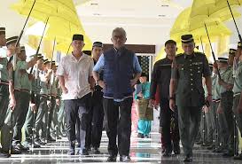 Sultan alauddin was succeeded by his son sultan mahmud with whom his royal uncle of pahang continued in quarrels. A Military Man A Sports Enthusiast Here Are 5 Things You Need To Know About Our New Agong World Of Buzz