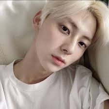 Absolutely Gorgeous Hibiscus in the Hot Sunshine, Stay Hydrated Stay Cool  Everyone. Kindness is needed by everyone in this world