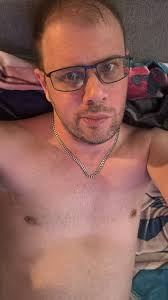 Hey guys n girls Introduce myself Chris 51 Sydney Australia Train 3 to 4  days a week Full-time truck driver Didn't start till in my 40s Lost a solid  30kgs initially then