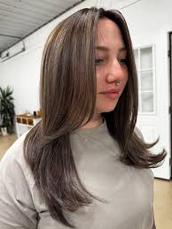 Hairstylist with creative eye for new cut and color