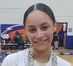 Leah Dewitt's Instagram, Twitter & Facebook