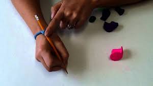 Maybe you would like to learn more about one of these? 5 Idees Pour Apprendre A Un Enfant A Bien Tenir Son Stylo Cabane A Idees