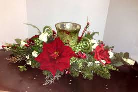 Red And White And Glitter Green Long And Low Christmas Centerpiece Christmas Floral Arrangements Christmas Flower Arrangements Christmas Candle Centerpiece