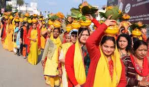 श्रीरामकथा से पूर्व महिलाओं ने निकाली कलश यात्रा - Women took out the Kalash  Yatra before Sri Ramakatha - Uttar Pradesh Rampur Local News
