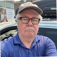 Russell Gee's Instagram, Twitter & Facebook