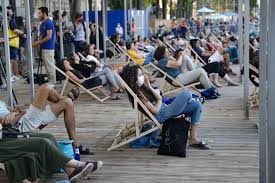 Il faut vacciner les femmes enceintes sans réticence, assure la gynécologue joëlle. Covid 19 Le Coronavirus S Invite Aussi Dans Les Vacances En France