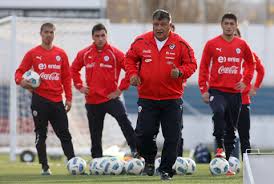 Claudio borghi apuntó sus dardos contra ben brereton, bajándole los humos y asegurando que no es tan extraordinario jugador como la mayoría piensa. Chileno De Corazon Seleccion Chilena De Futbol Seleccion Chilena La Roja Deportes Nacionales Futbol Tenis Motociclismo Squash