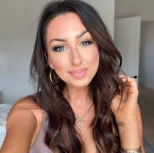 Deanna Eddy's Instagram, Twitter & Facebook