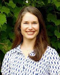 Sarah Spear's Instagram, Twitter & Facebook